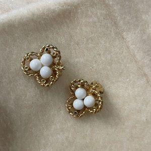 Vintage Hattie Carnegie clip on earrings